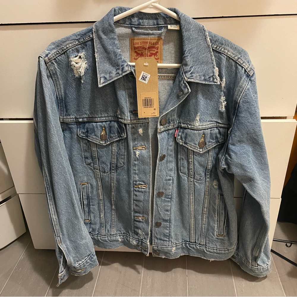 SOLD. 🚫🚫Levi’s jean jacket.